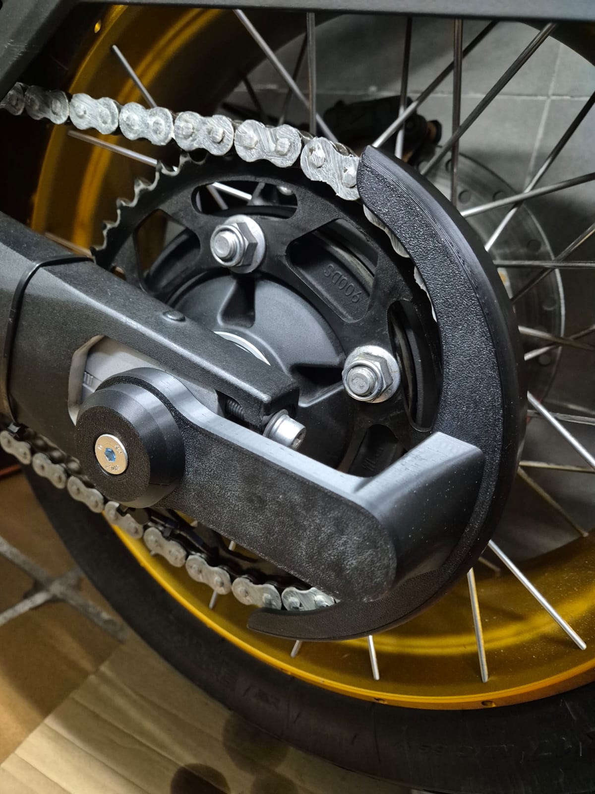 BMW F900XR Kettenschutz