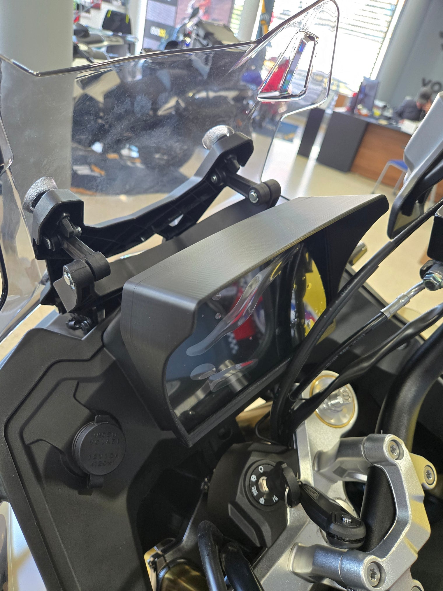 VOGE 625DSX Visier