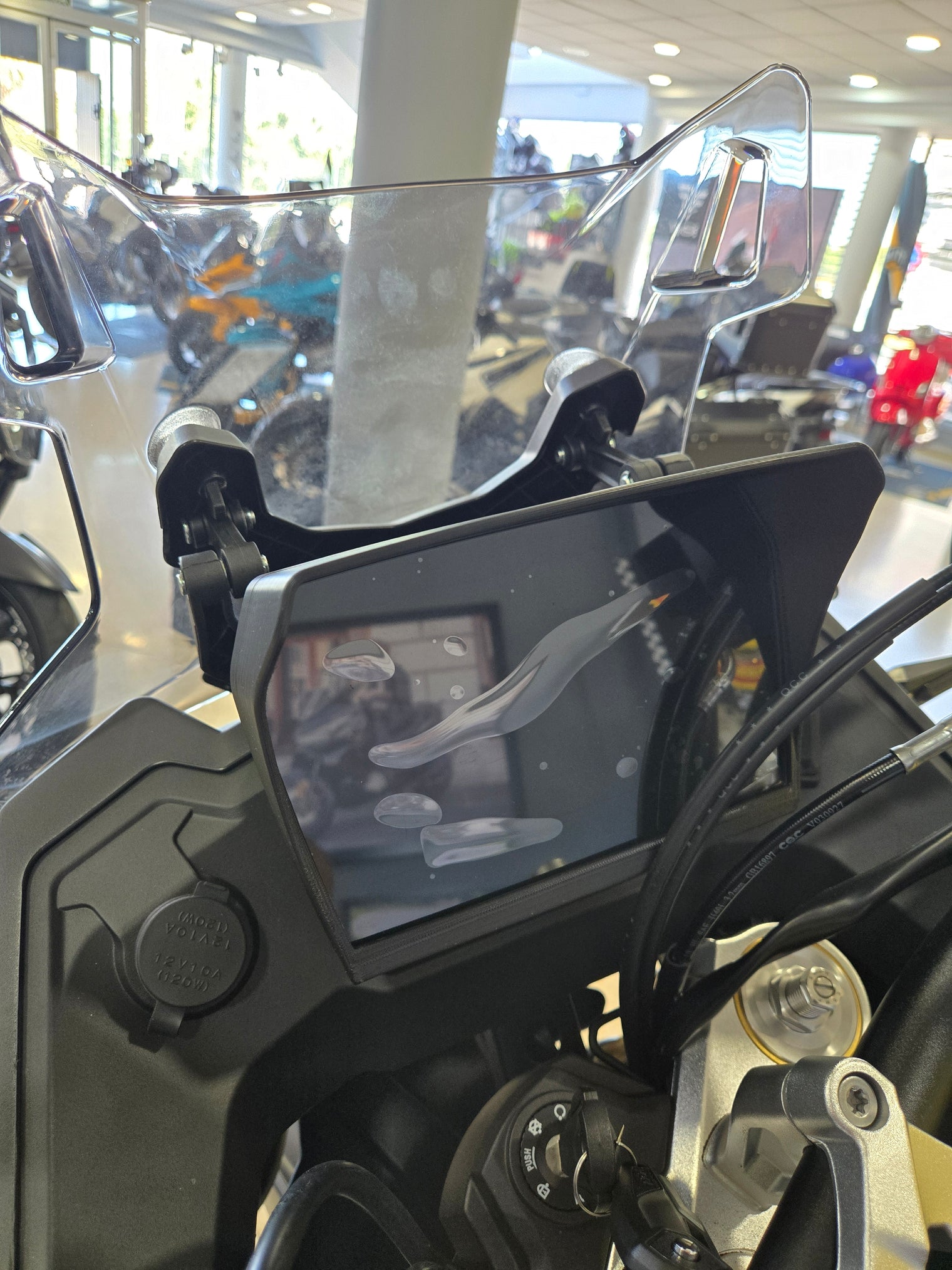 VOGE 625DSX Visier