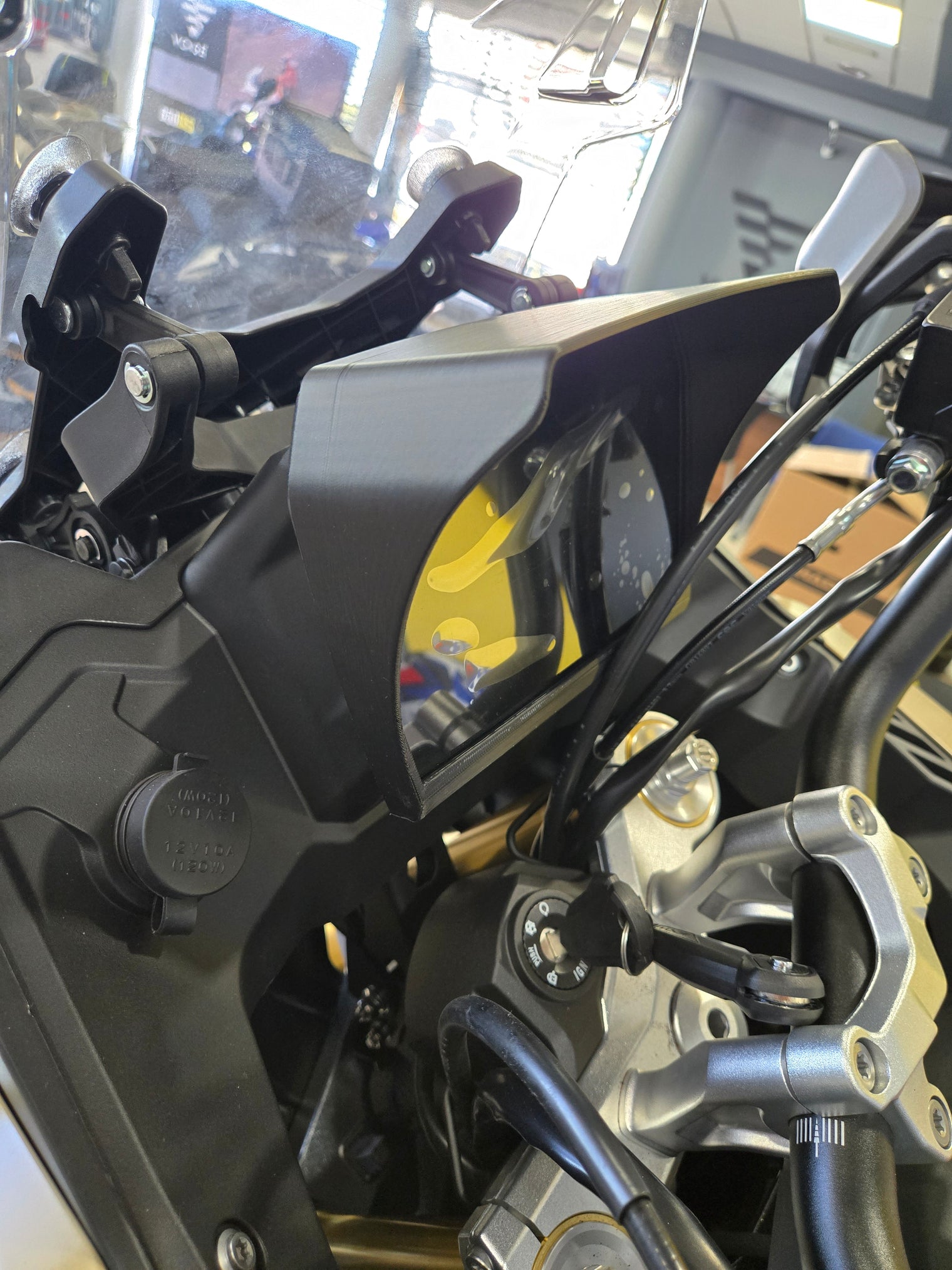 VOGE 625DSX Visier