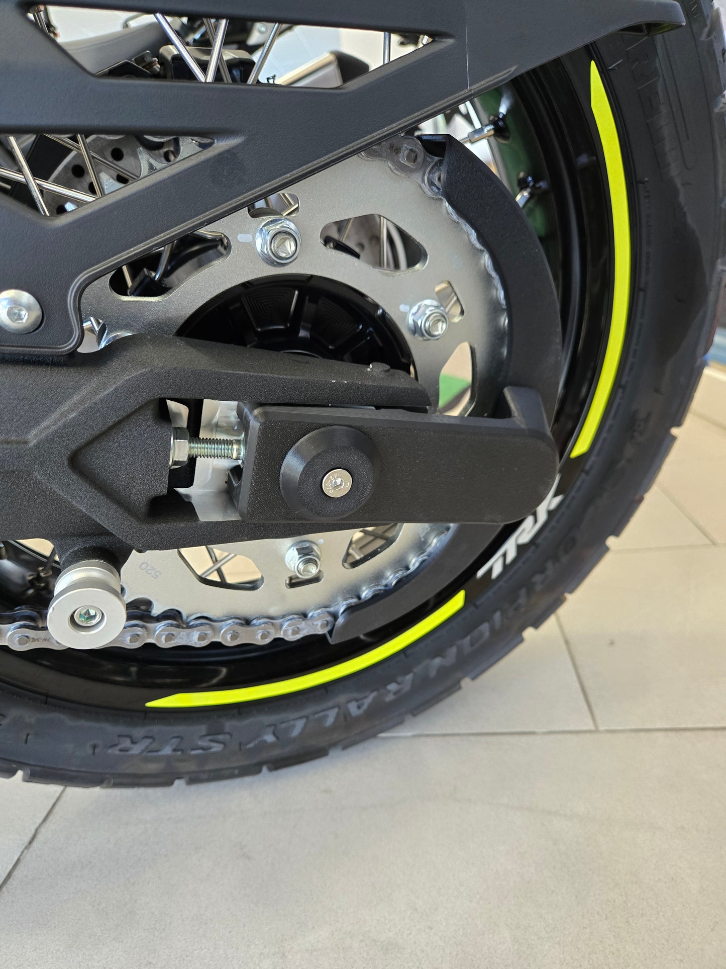 Cubre Cadena Benelli TRK 702