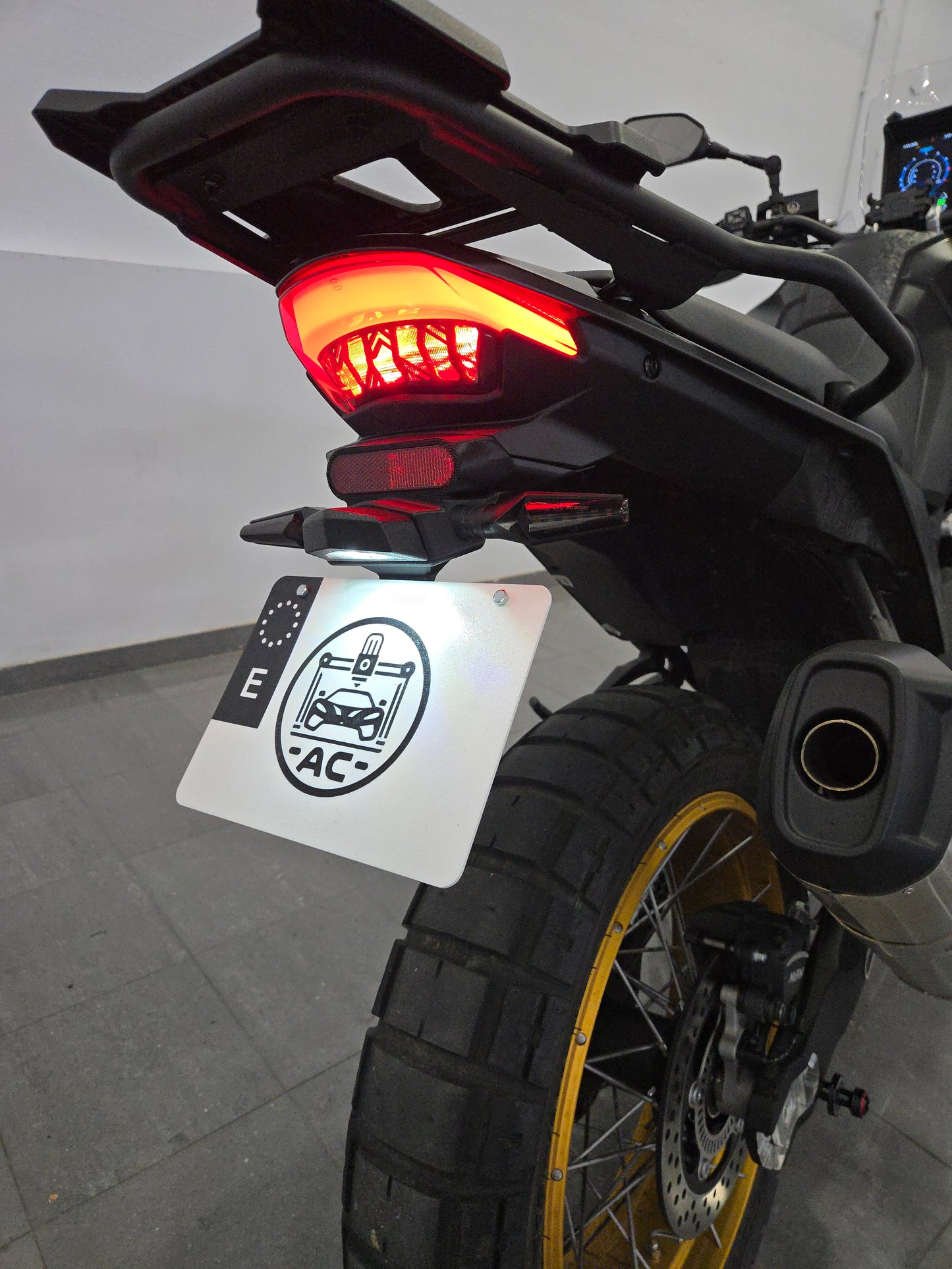 Portamatriculas Corto Voge DS800X Rally