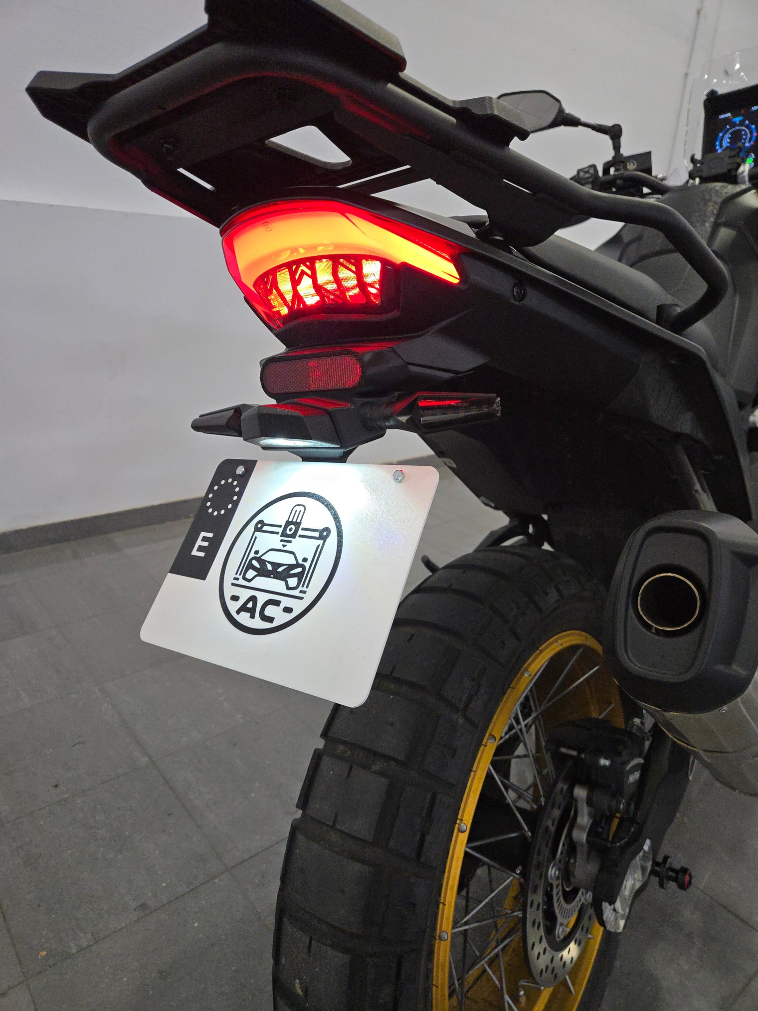 Portamatriculas Corto Voge DS800X Rally